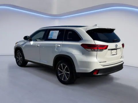 More photos of 2019 Toyota Highlander XLE at Airport Honda, TN