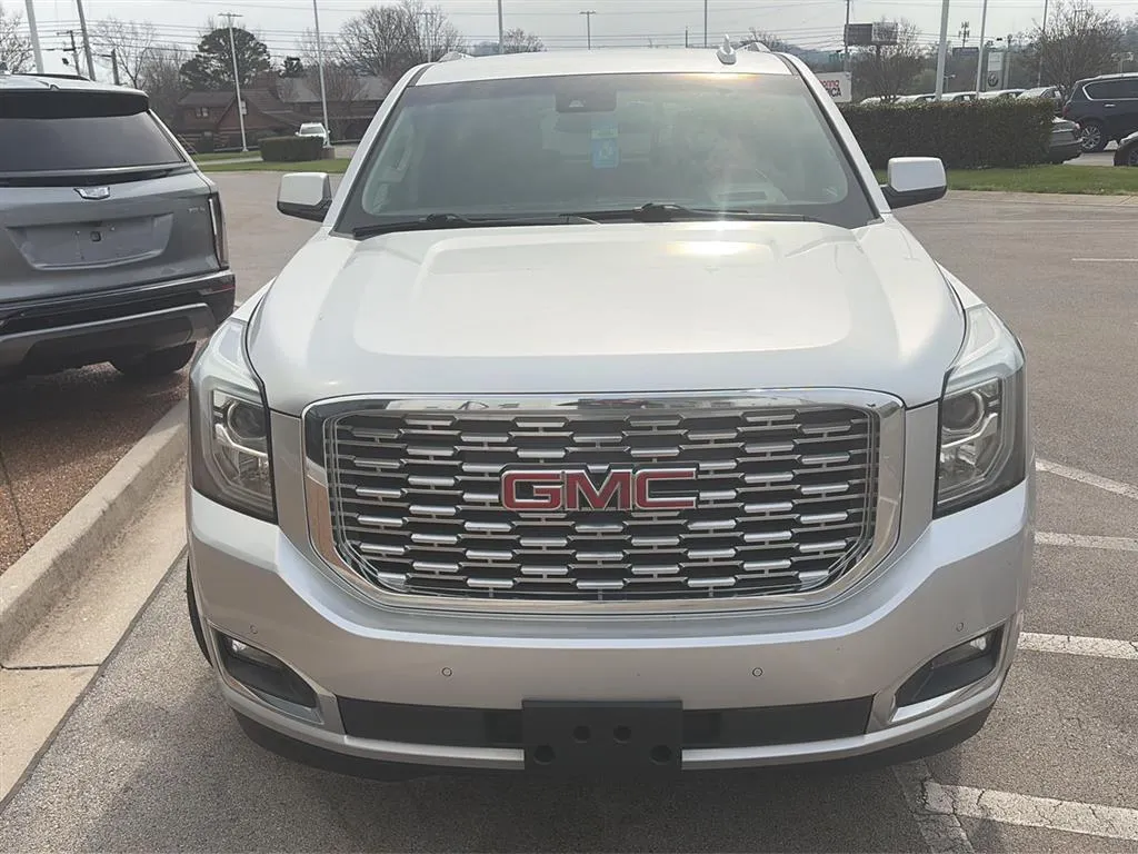 Silver 2018 GMC Yukon Denali for sale in Knoxville, TN