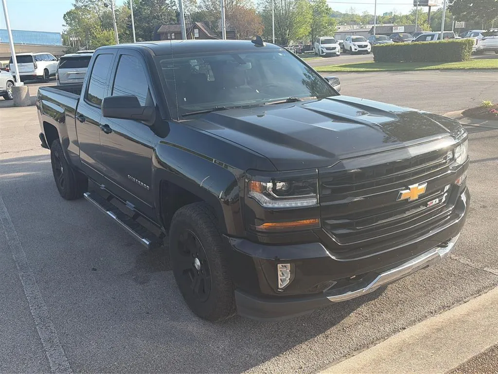 Black 2017 Chevrolet Silverado 1500 LT for sale in Knoxville, TN