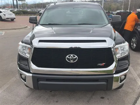 Black 2015 Toyota Tundra Truck SR5 for sale in Knoxville, TN