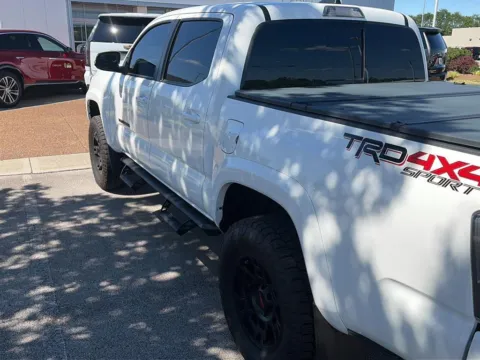 More photos of 2021 TOYOTA TACOMA at Cadillac of Knoxville, TN