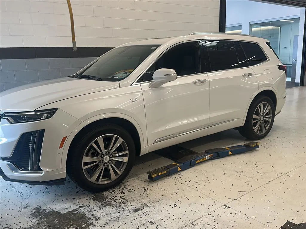 White 2021 Cadillac XT6 Premium Luxury for sale in Knoxville, TN