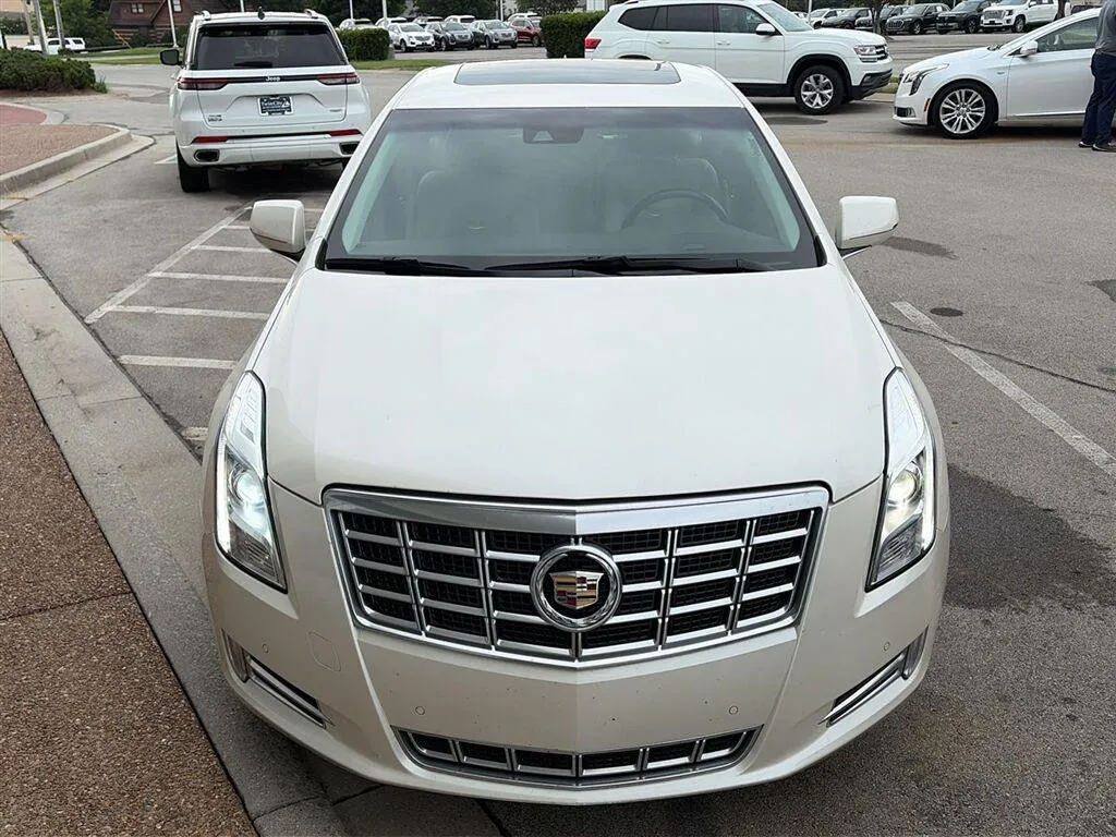 White 2013 Cadillac XTS Luxury for sale in Knoxville, TN