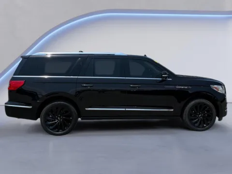 Photos of 2020 Lincoln Navigator L Reserve for sale in Knoxville, TN at Cadillac of Knoxville
