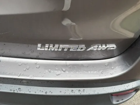 More photos of 2016 Toyota Highlander Limited at Cadillac of Knoxville, TN