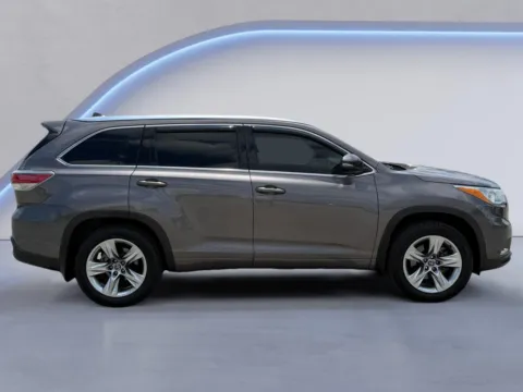 Photos of 2016 Toyota Highlander Limited for sale in Knoxville, TN at Cadillac of Knoxville