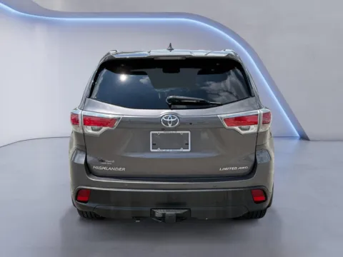 More photos of 2016 Toyota Highlander Limited at Cadillac of Knoxville, TN
