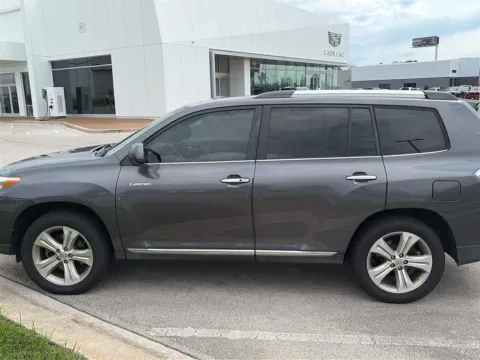 More photos of 2013 Toyota Highlander Limited at Cadillac of Knoxville, TN
