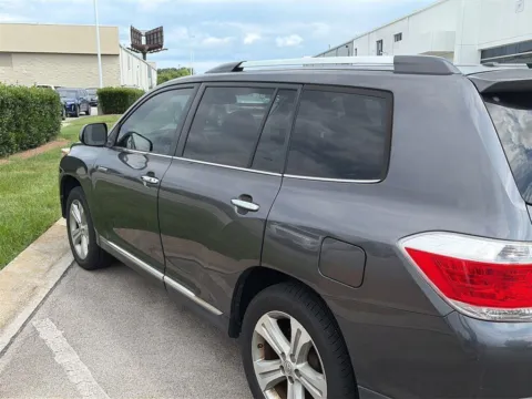 More photos of 2013 Toyota Highlander Limited at Cadillac of Knoxville, TN