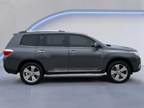 Photos of 2013 Toyota Highlander Limited for sale in Knoxville, TN at Cadillac of Knoxville