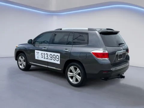 More photos of 2013 Toyota Highlander Limited at Cadillac of Knoxville, TN