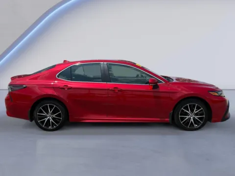 Photos of 2022 Toyota Camry SE for sale in Knoxville, TN at Cadillac of Knoxville