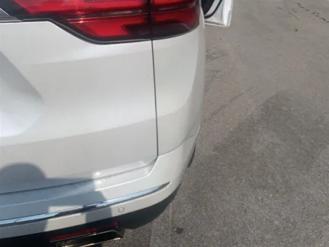 More photos of 2022 Chevrolet Traverse High Country at Cadillac of Knoxville, TN