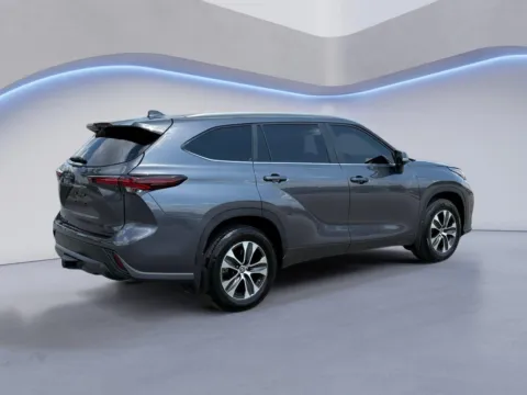 Another view of 2024 Toyota Highlander XLE for sale in Knoxville, TN at Cadillac of Knoxville