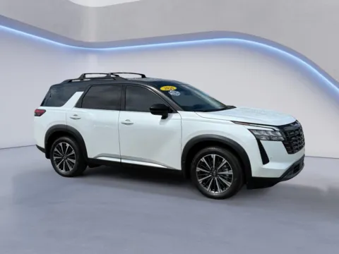White 2026 Nissan Pathfinder Platinum for sale in Knoxville, TN