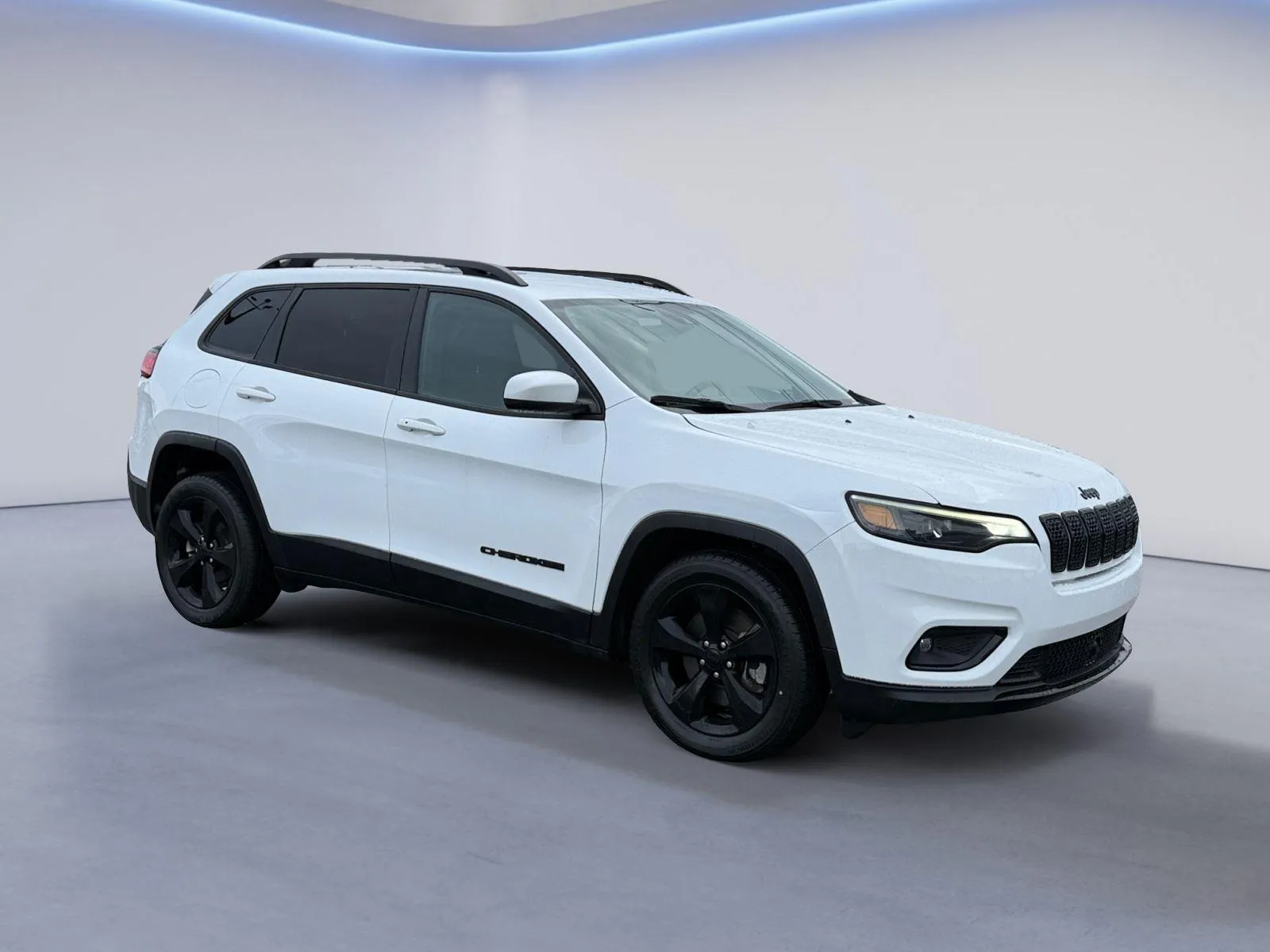 White 2021 Jeep Cherokee Altitude for sale in Knoxville, TN