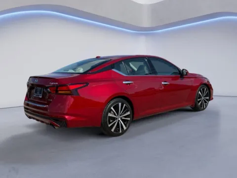 More photos of 2020 Nissan Altima 2.0 Platinum at Mazda of Knoxville, TN