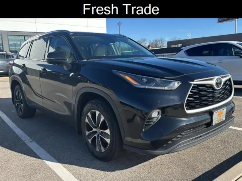 Black 2021 Toyota Highlander XLE for sale in Knoxville, TN