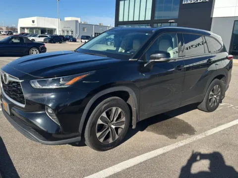 Photos of 2021 Toyota Highlander XLE for sale in Knoxville, TN at Mazda of Knoxville