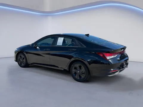 More photos of 2021 Hyundai Elantra SEL at Mazda of Knoxville, TN