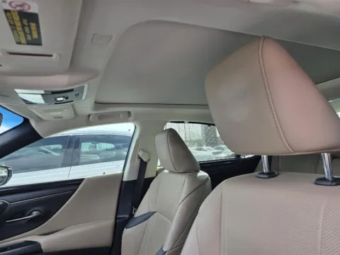 More photos of 2021 Lexus ES 350 Ultra Luxury at Mazda of Knoxville, TN