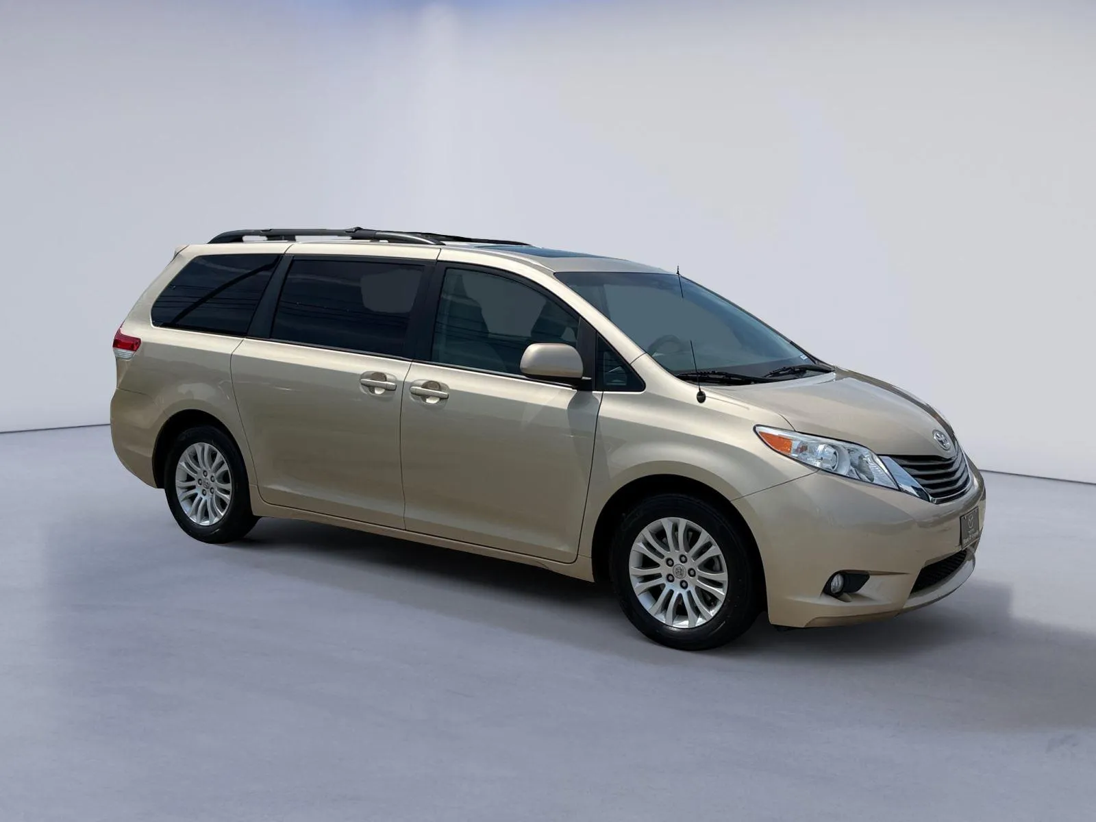Beige 2014 TOYOTA Sienna XLE 8-Passenger for sale in Knoxville, TN