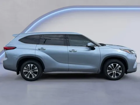 Photos of 2021 Toyota Highlander XLE for sale in Knoxville, TN at Mazda of Knoxville