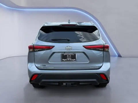 More photos of 2021 Toyota Highlander XLE at Mazda of Knoxville, TN
