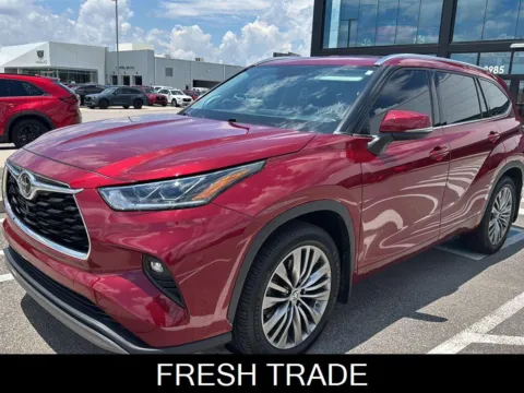 Red 2022 Toyota Highlander Platinum for sale in Knoxville, TN