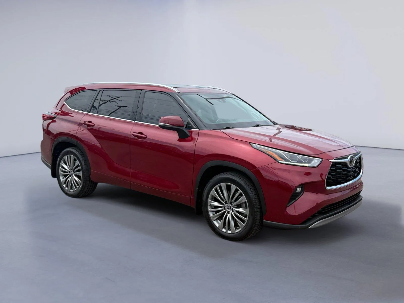 Red 2022 Toyota Highlander Platinum for sale in Knoxville, TN
