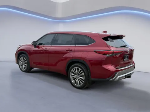 More photos of 2022 Toyota Highlander Platinum at Mazda of Knoxville, TN