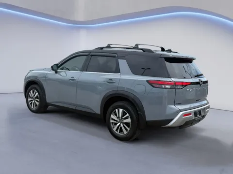 More photos of 2022 Nissan Pathfinder SL at Mazda of Knoxville, TN