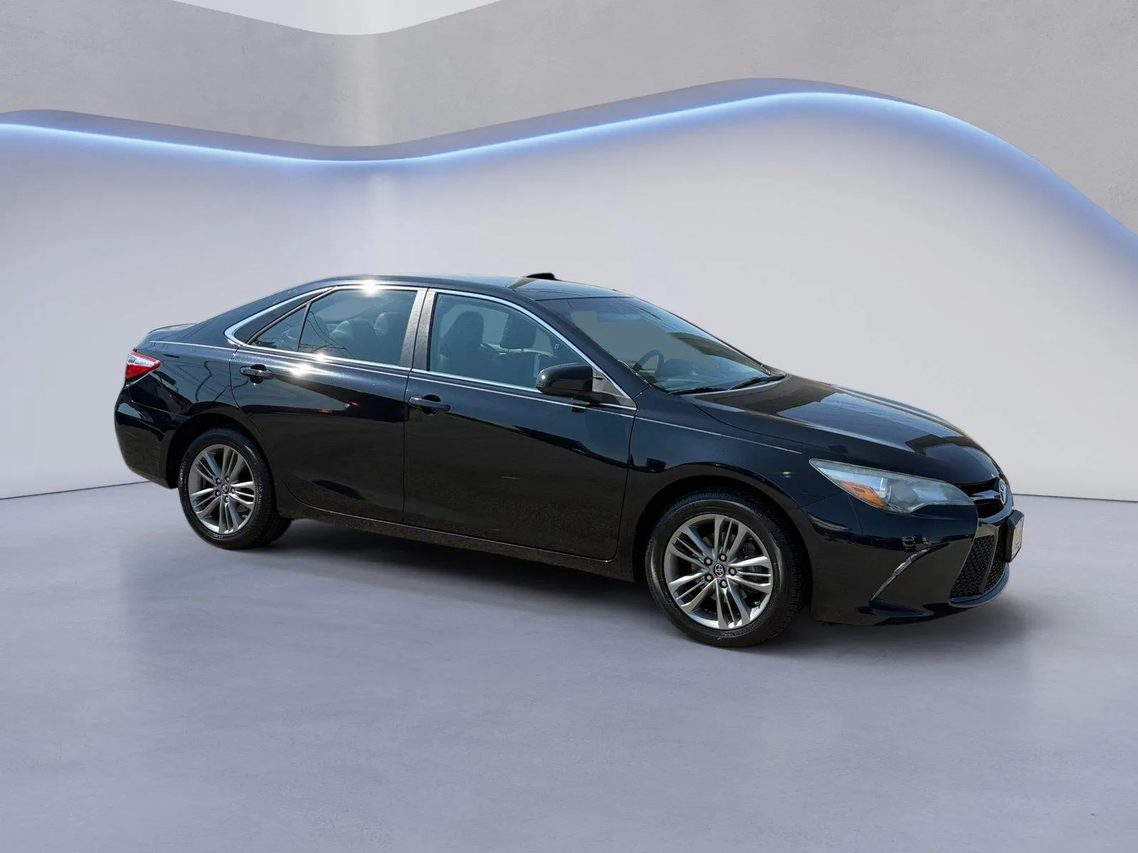 Black 2016 Toyota Camry SE for sale in Knoxville, TN