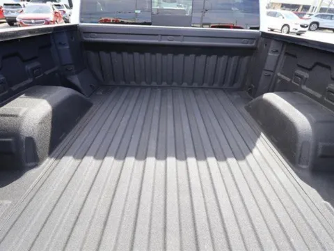 More photos of 2020 GMC Sierra 1500 SLT at Twin City Buick GMC, TN