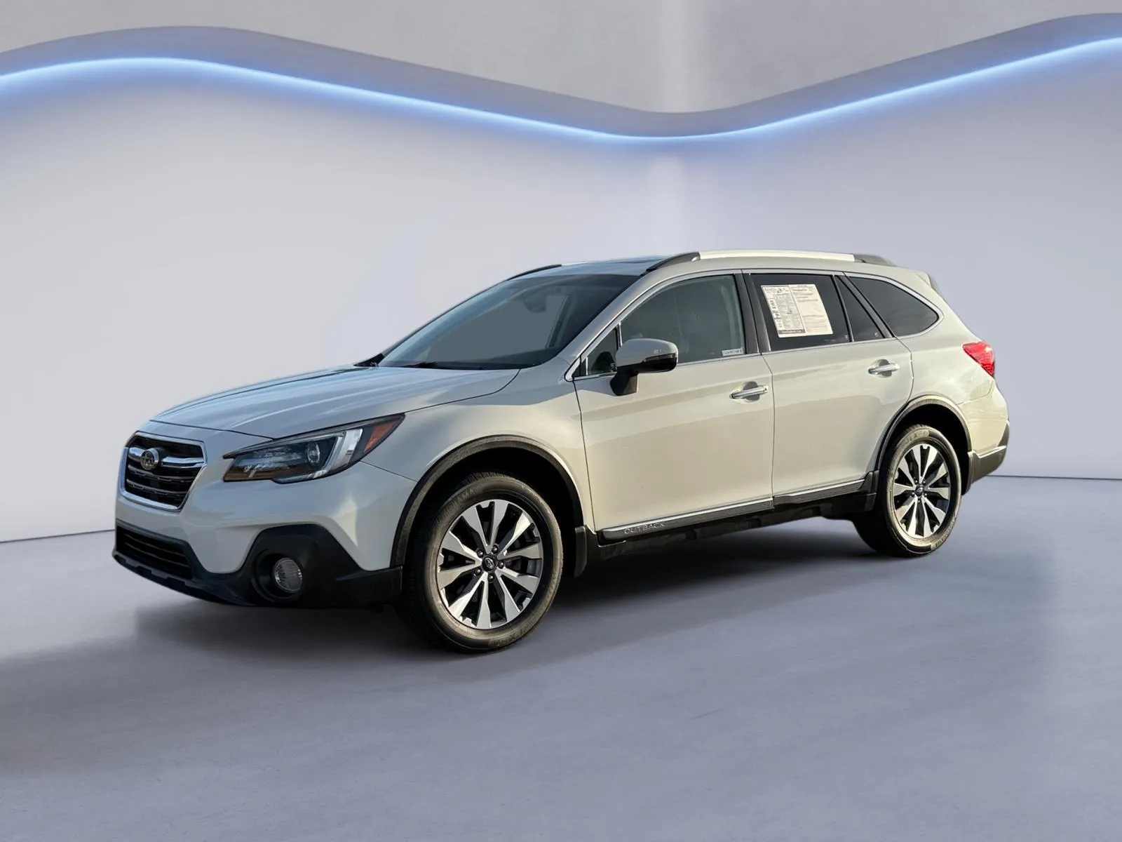 White 2018 Subaru Outback Touring for sale in Alcoa, TN