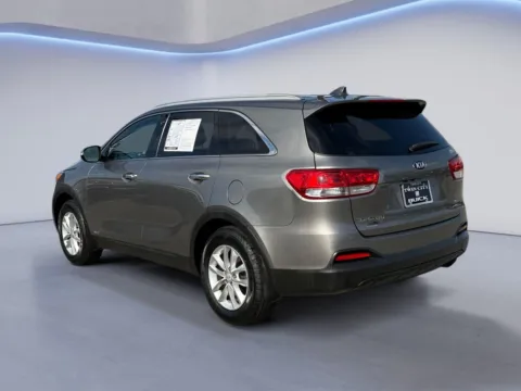 More photos of 2017 Kia Sorento LX at Twin City Buick GMC, TN