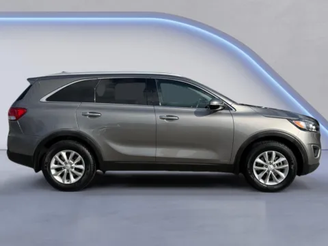 Photos of 2017 Kia Sorento LX for sale in Alcoa, TN at Twin City Buick GMC