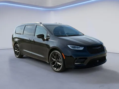 Black 2025 Chrysler Pacifica Limited for sale in Alcoa, TN