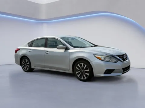 Silver 2017 Nissan Altima 2.5 SV for sale in Alcoa, TN