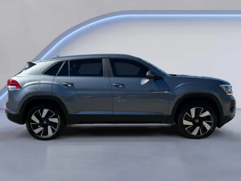 Photos of 2024 Volkswagen Atlas Cross Sport 2.0T SE w/Technology for sale in Alcoa, TN at Twin City Buick GMC