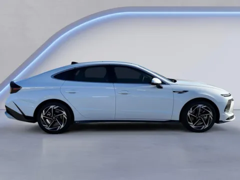 Photos of 2024 Hyundai Sonata SEL for sale in Alcoa, TN at Twin City Hyundai