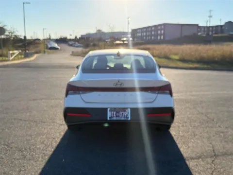 More photos of 2024 Hyundai Elantra Limited at Twin City Hyundai, TN