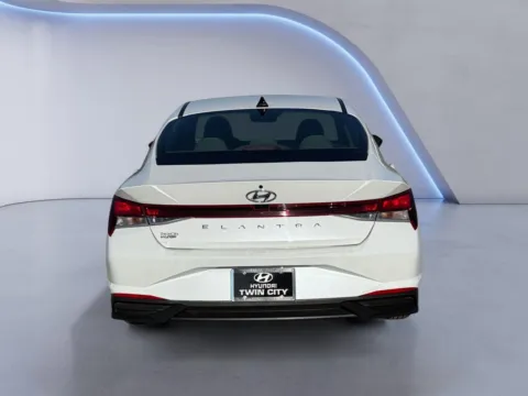 More photos of 2022 Hyundai Elantra SEL at Twin City Hyundai, TN