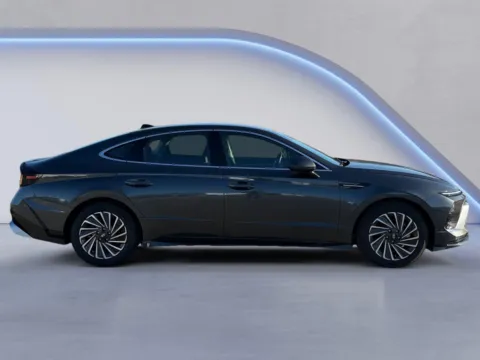 Photos of 2024 Hyundai Sonata Hybrid SEL for sale in Alcoa, TN at Twin City Hyundai