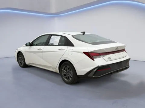 More photos of 2024 Hyundai Elantra SEL at Twin City Hyundai, TN