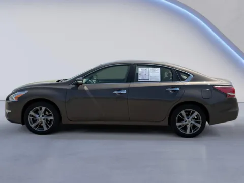 Photos of 2013 Nissan Altima 2.5 SL for sale in Alcoa, TN at Twin City Hyundai