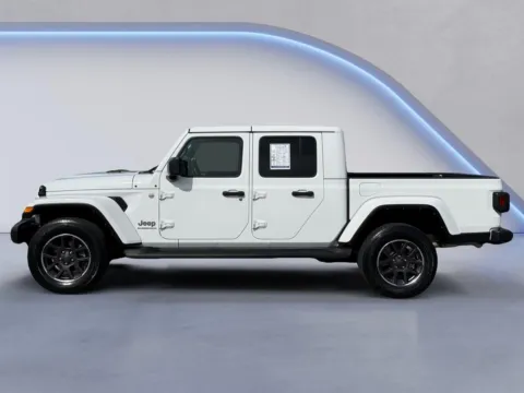 Photos of 2023 Jeep Gladiator Overland for sale in Alcoa, TN at Twin City Hyundai