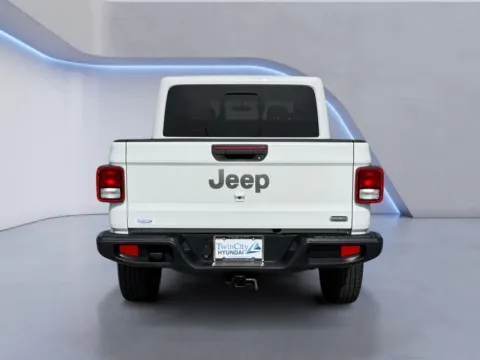 More photos of 2023 Jeep Gladiator Overland at Twin City Hyundai, TN