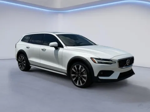 White 2024 Volvo V60 Cross Country Ultimate for sale in Alcoa, TN