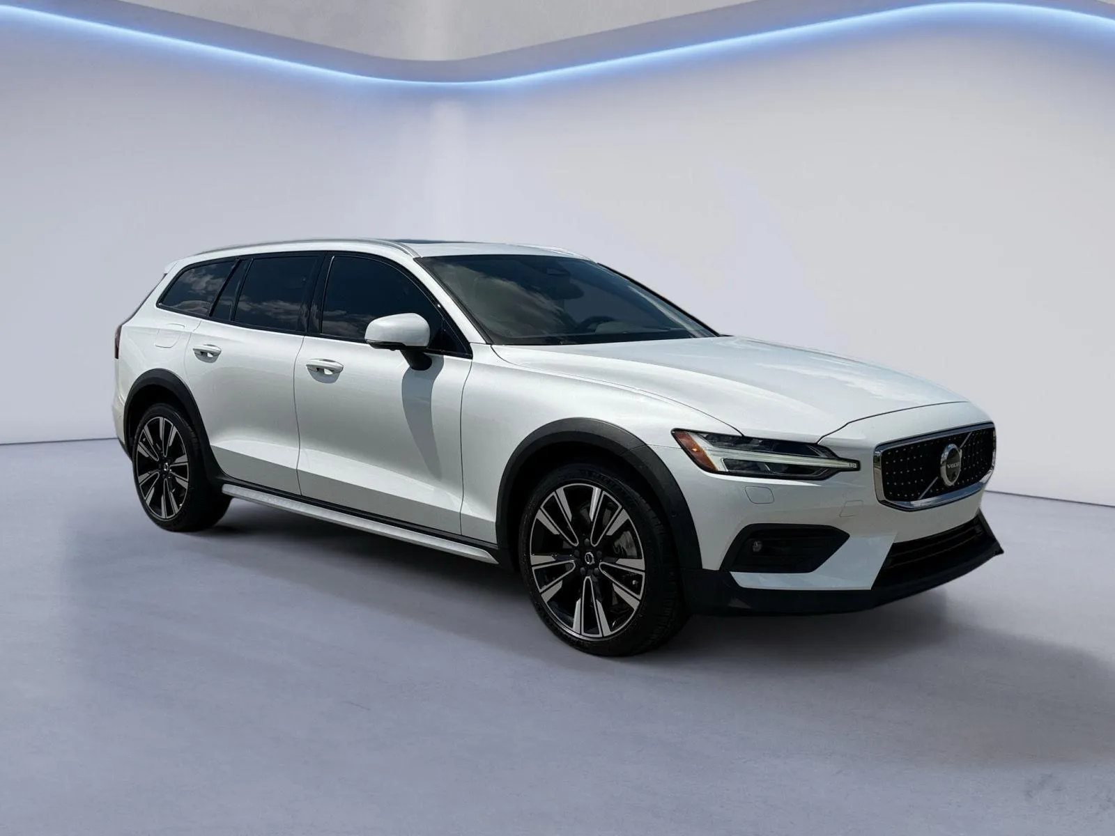 White 2024 Volvo V60 Cross Country Ultimate for sale in Alcoa, TN